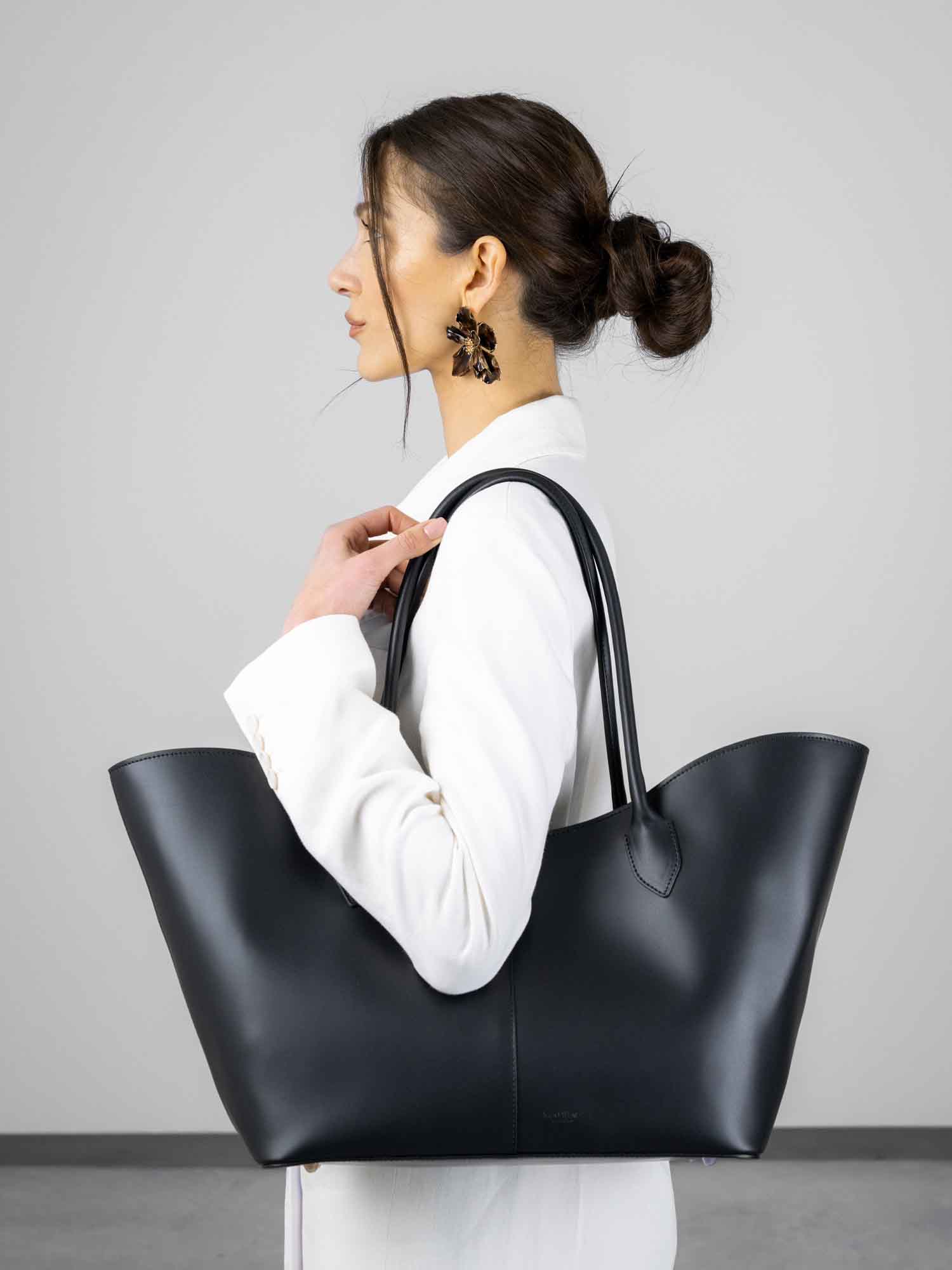 LOREN in Pelle Calfskin Jet Black - MADBAG® STORE OFFICIAL | Borse Di Lusso Artigianali 100% Made In Italy