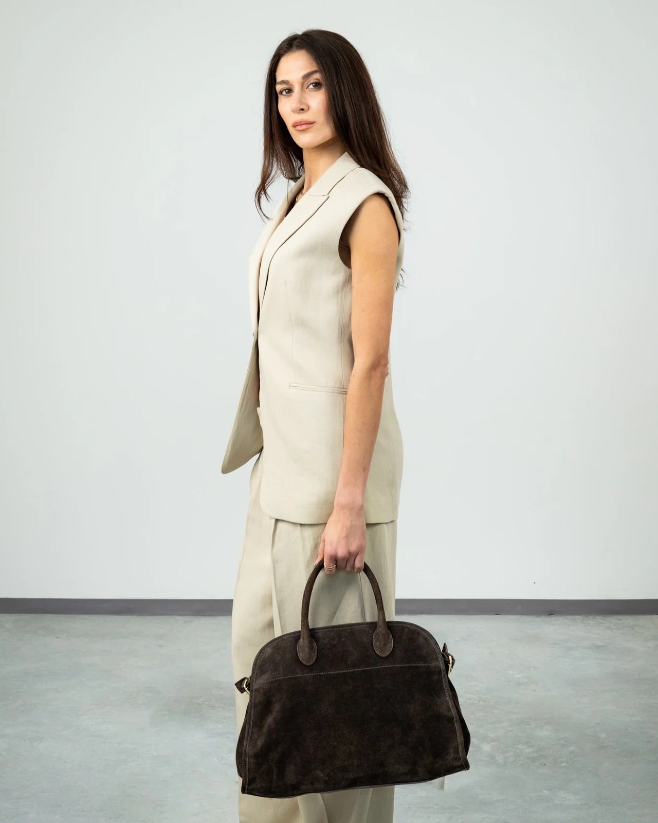MADAME 43 EXTRA MAXI Dark Moka Suede Leather