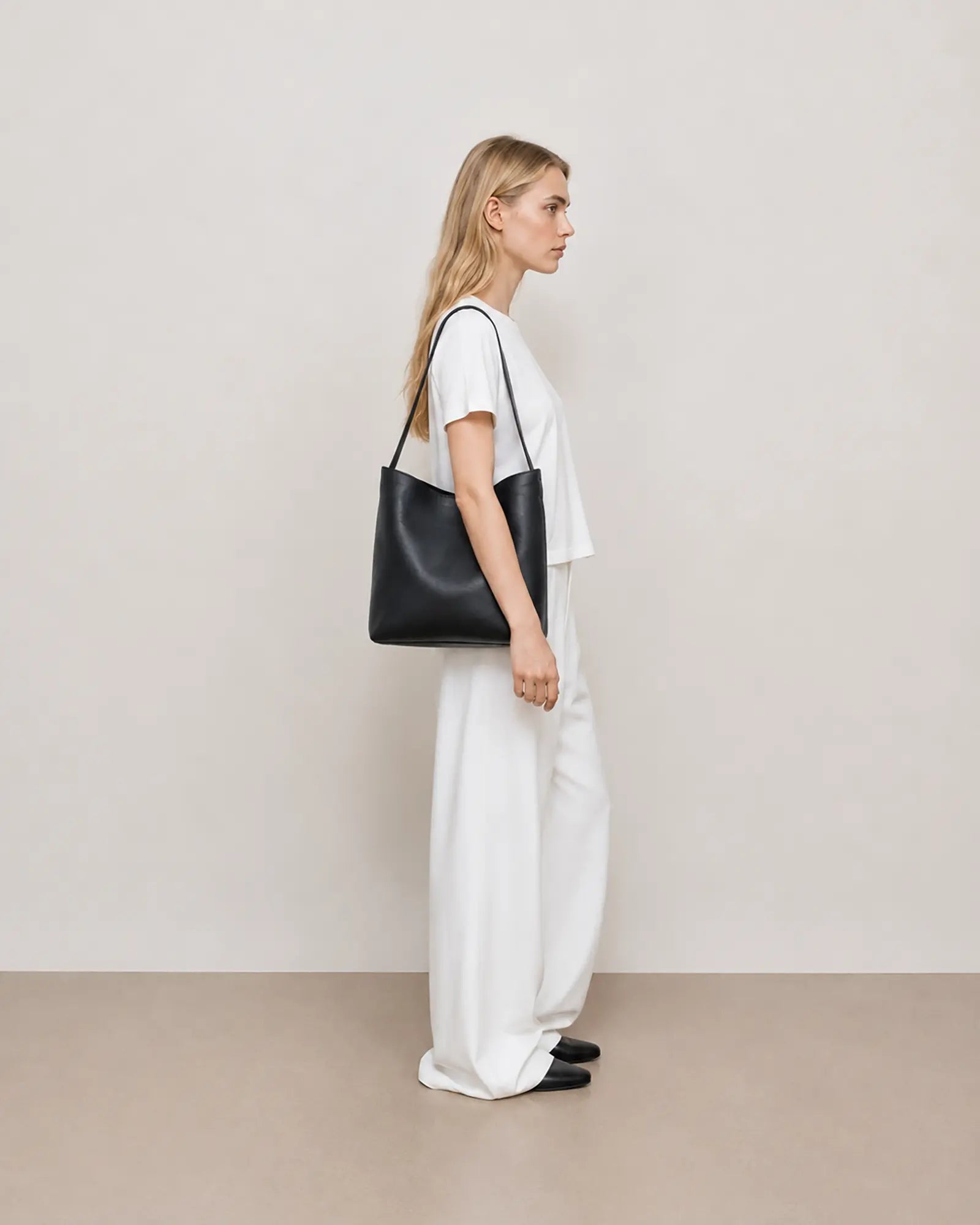 DOLCE VITA Hobo Bag in Pelle Sauvage Black