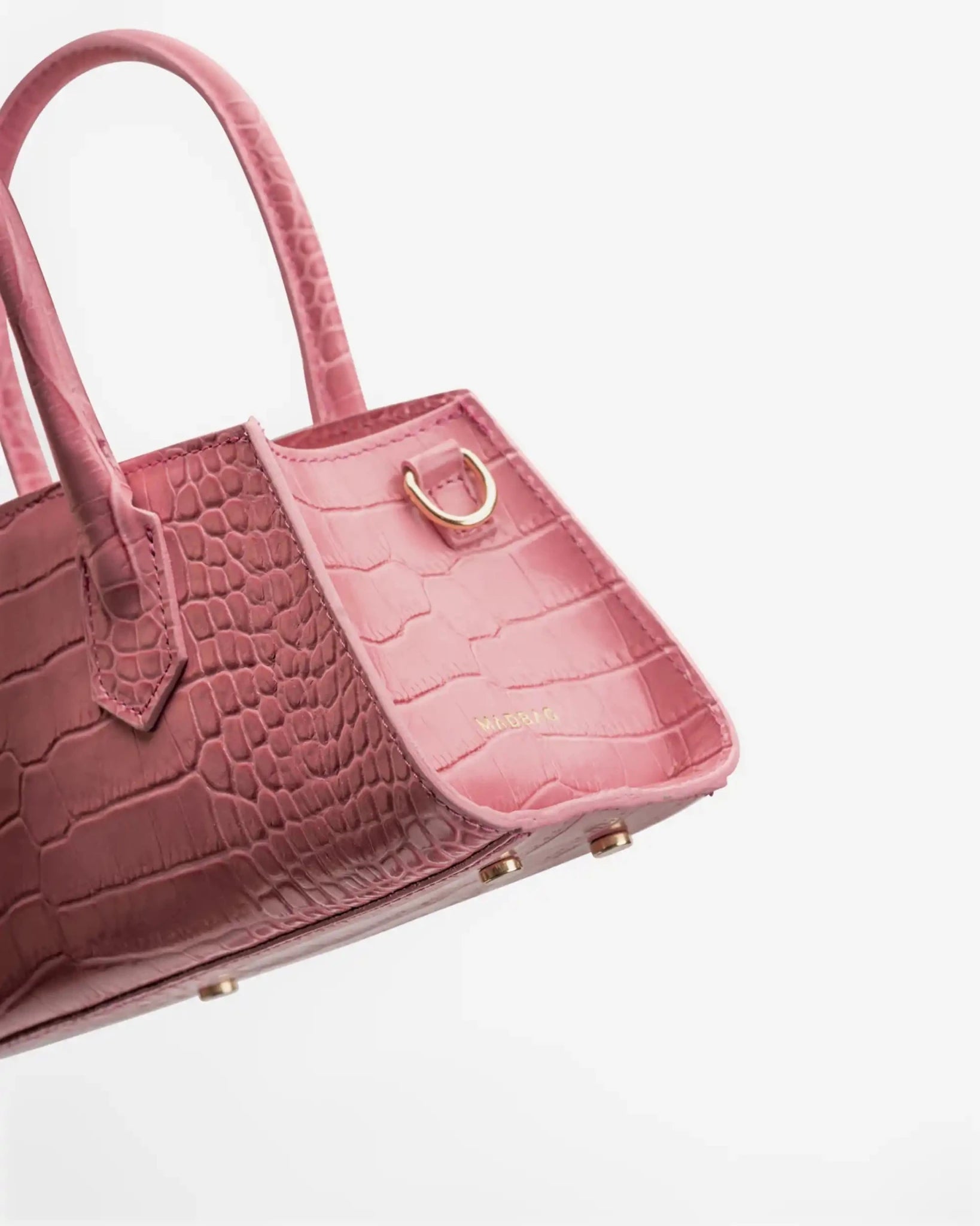 Dettaglio laterale borsa Small Bassotto Croc rosa con finitura effetto coccodrillo