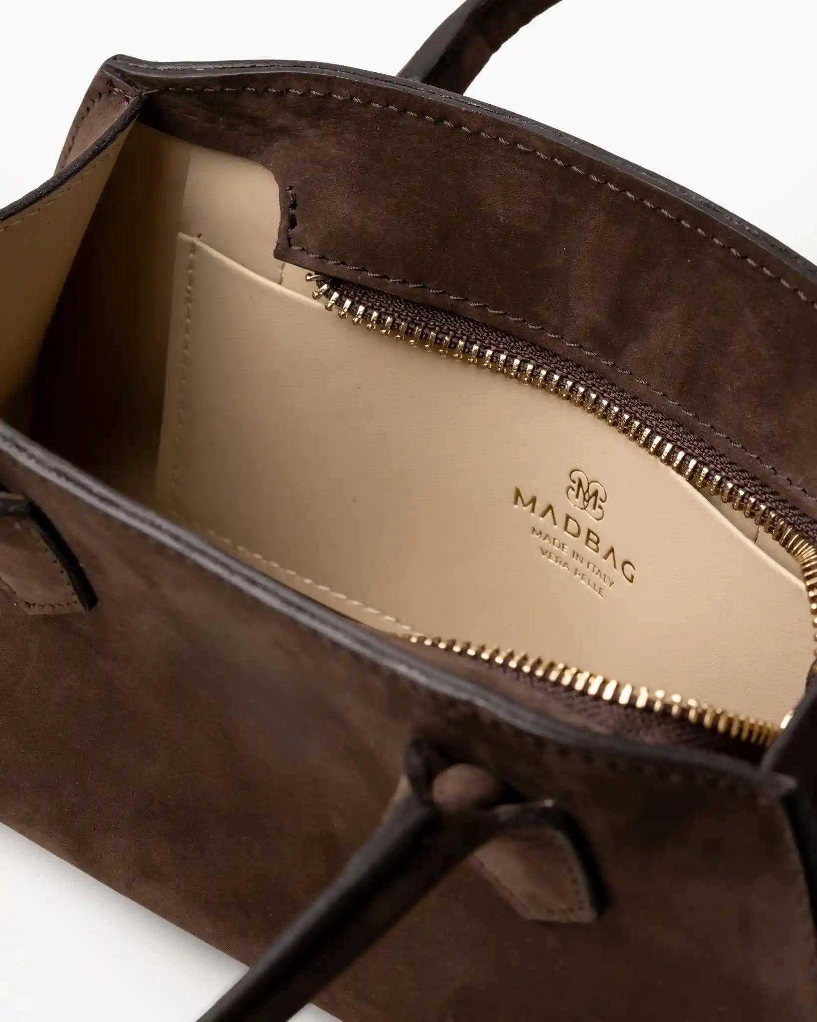 Interno Small Bassotto MADBAG in pelle nabuk marrone con fodera chiara e tasca con zip