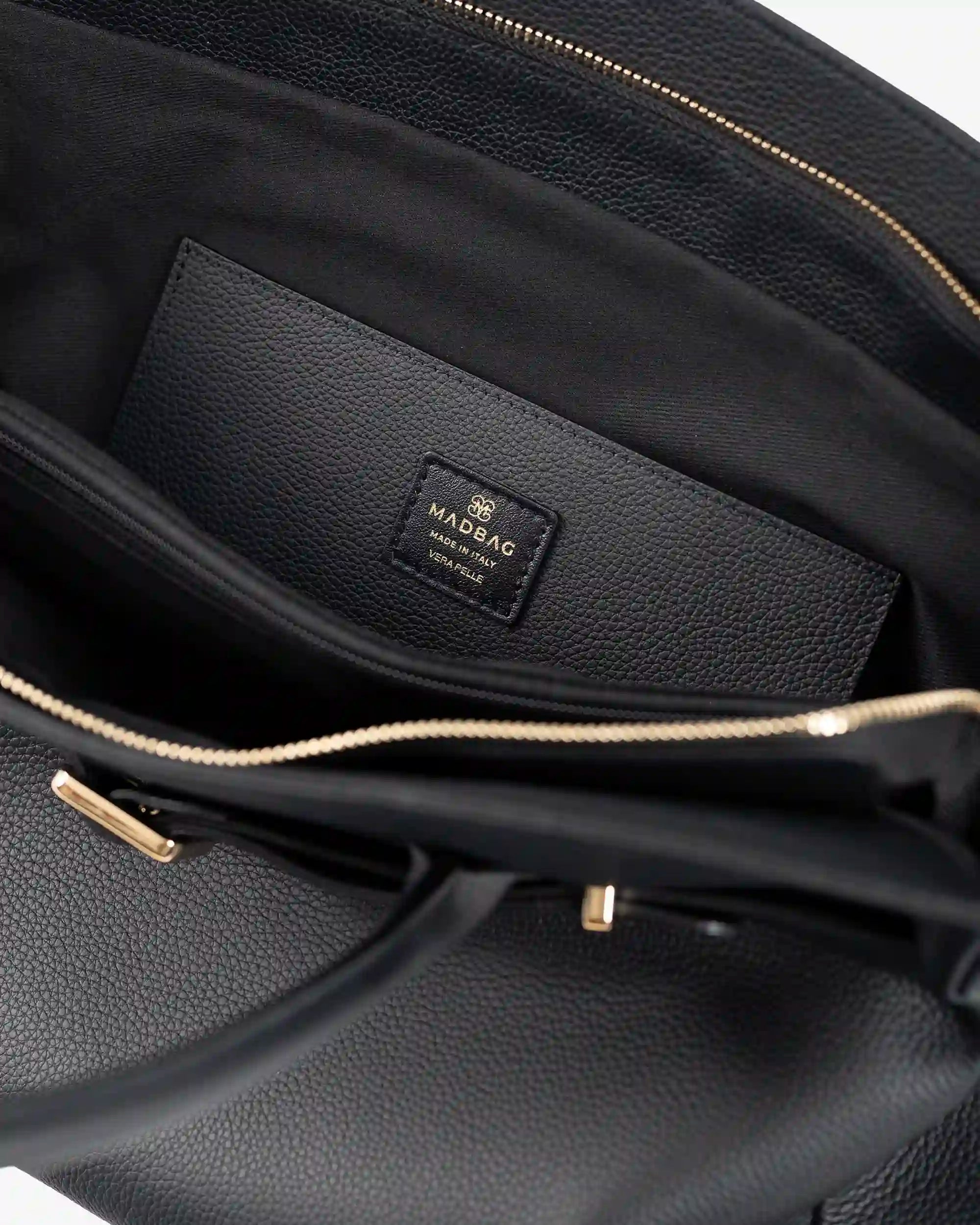 BELLUCCI Tote in Dollar-Grain Leather Black