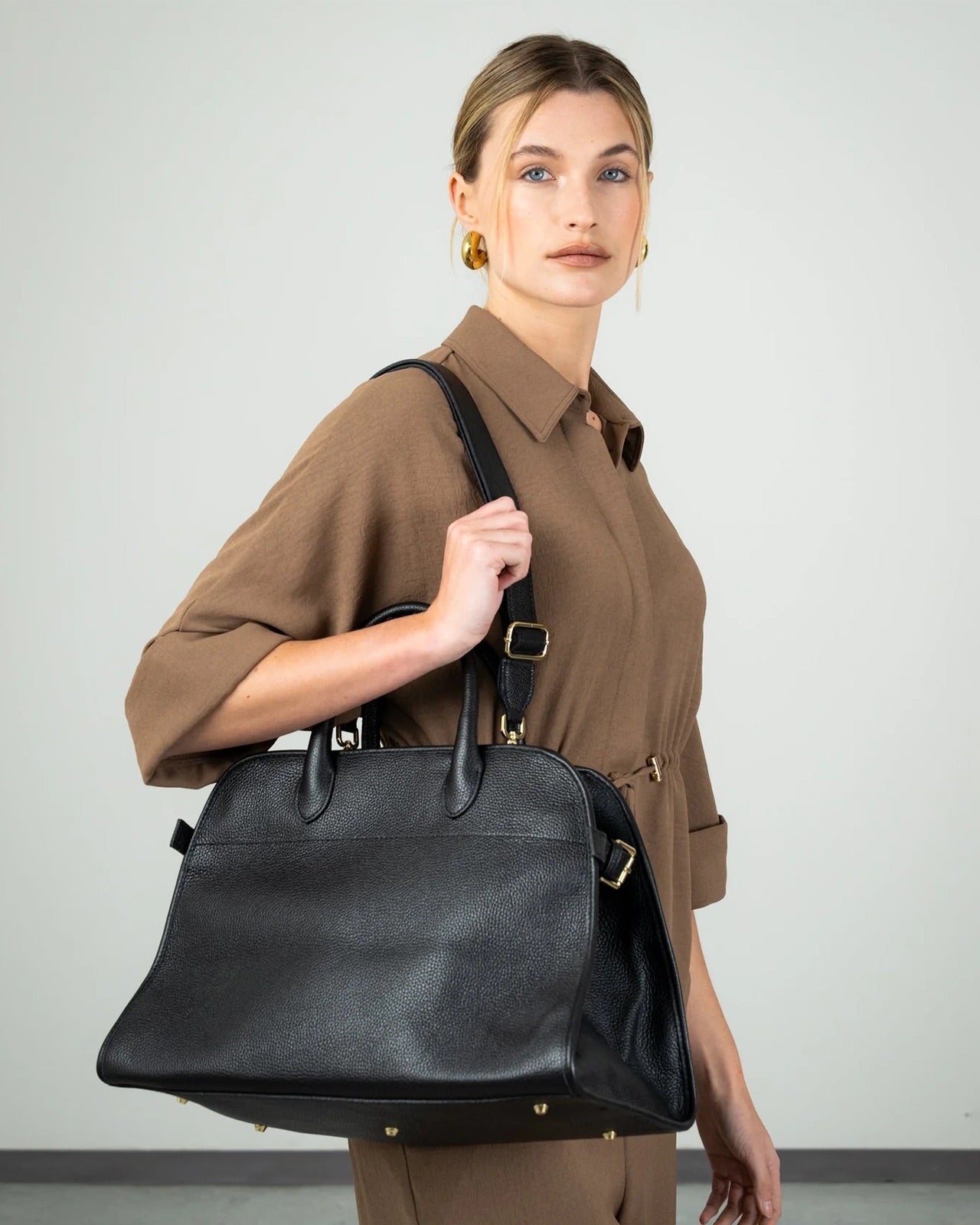 MADAME 43 EXTRA MAXI Black Leather