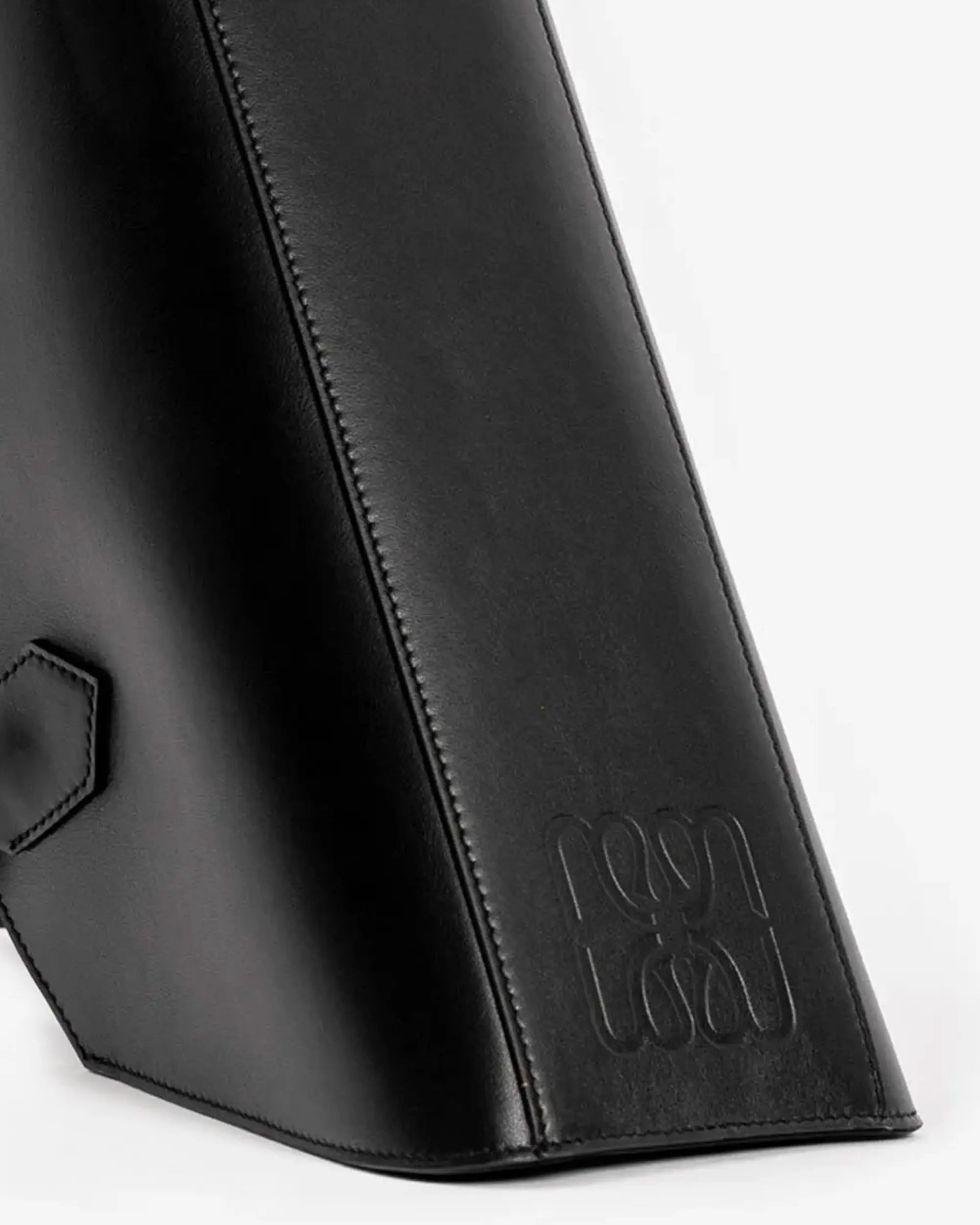 BASSOTTO in Pelle Black – Refined Edition