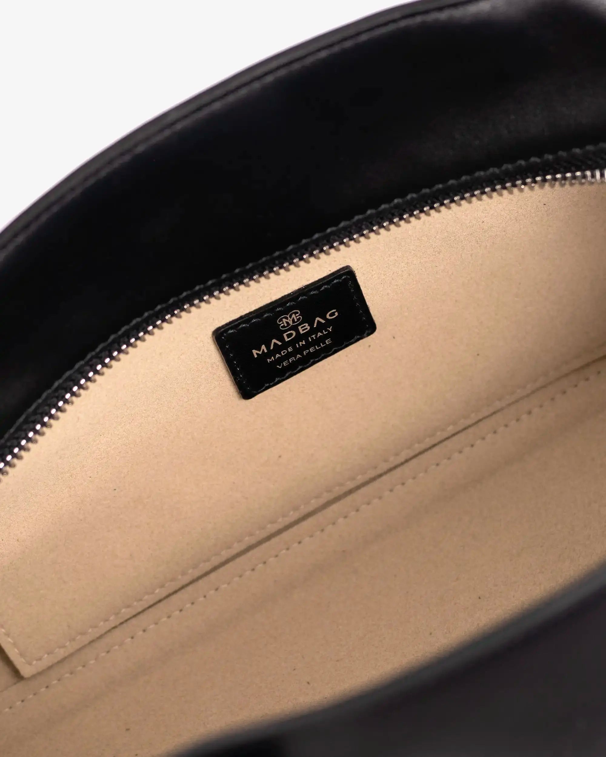 BASSOTTO in Pelle Black – Refined Edition