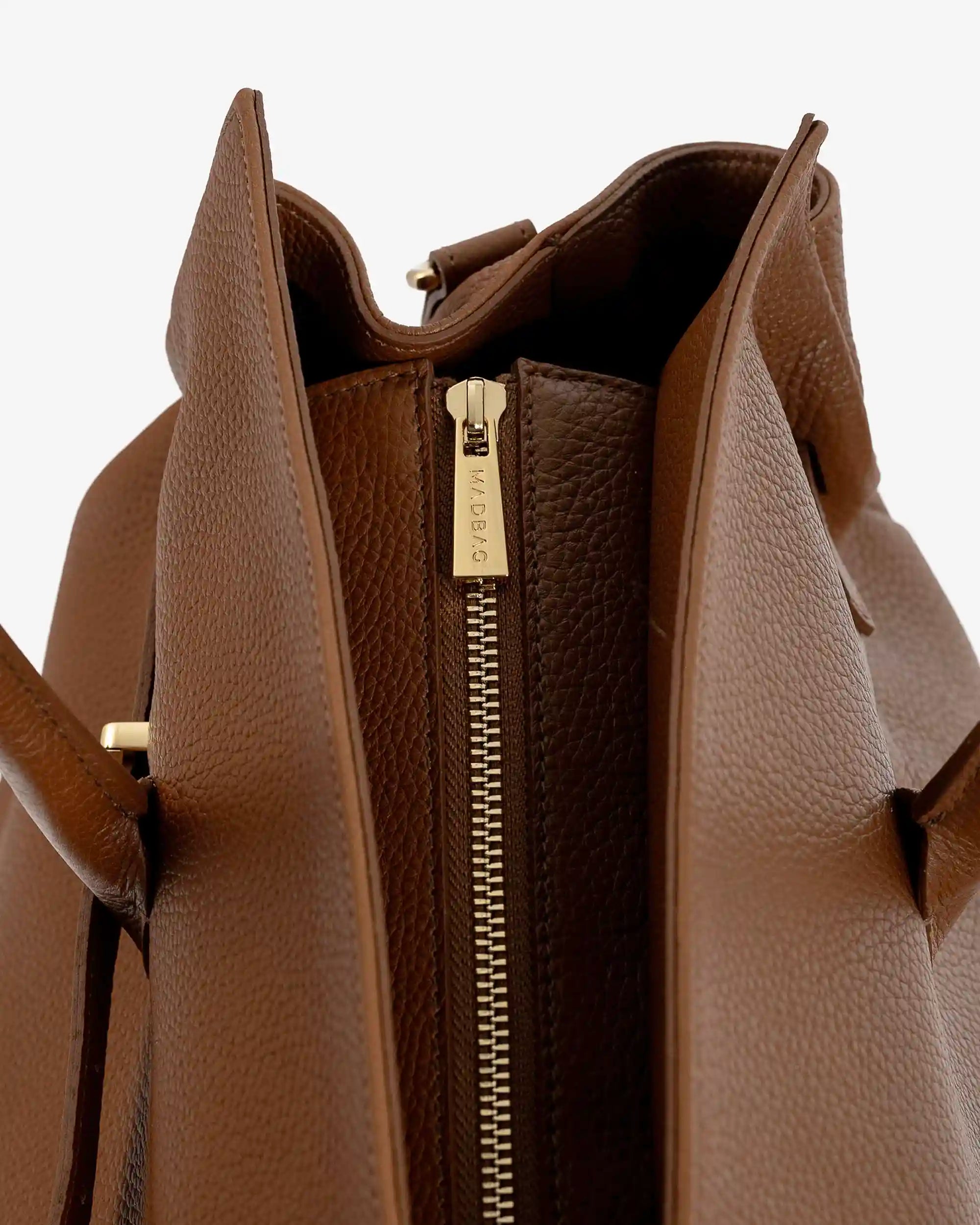 BELLUCCI Tote in Dollar-Grain Leather Camel