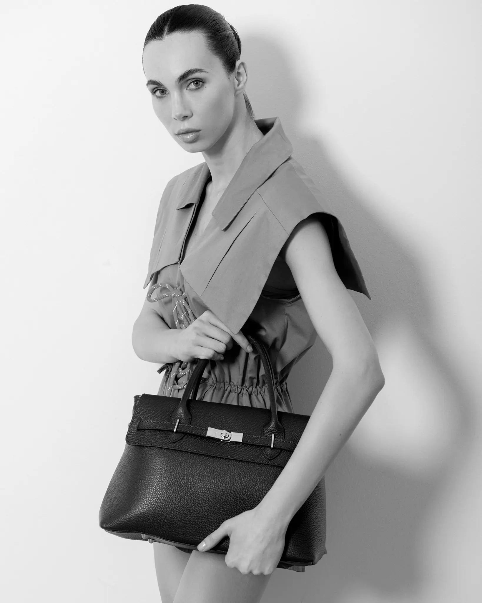 madbag-bowling-dollaro-leather-black-model